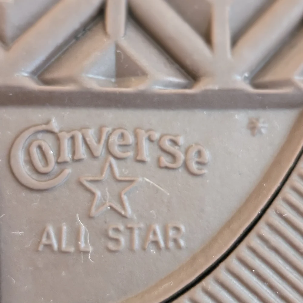 Great Condition: Converse Chuck Taylor All Star Leather Kids 3